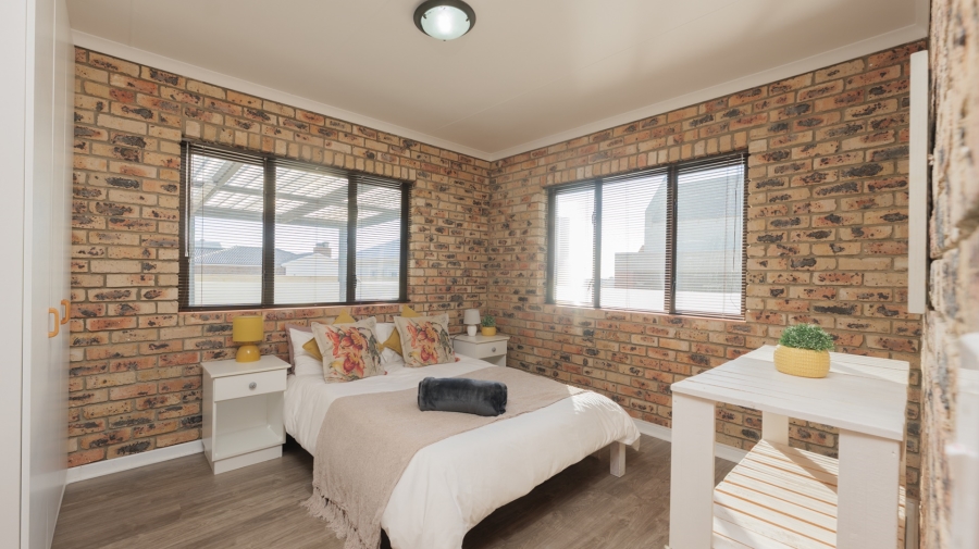 To Let 4 Bedroom Property for Rent in Oceanview Heights Western Cape